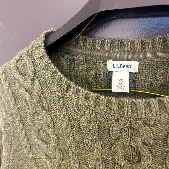 L.L Bean XS green light intentional fade cable knit cotton sweater in great cond - Picture 4 of 9